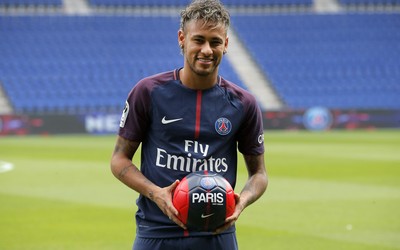 壹体育动态-从己方禁区到对方禁区